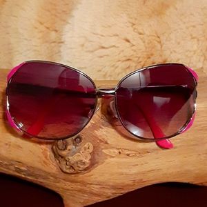 🧡 2 for $7. Oversized pink & silver sunglasses.